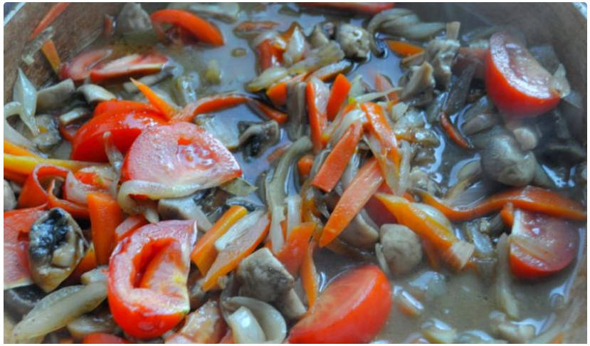 Горячий салат с кальмарами