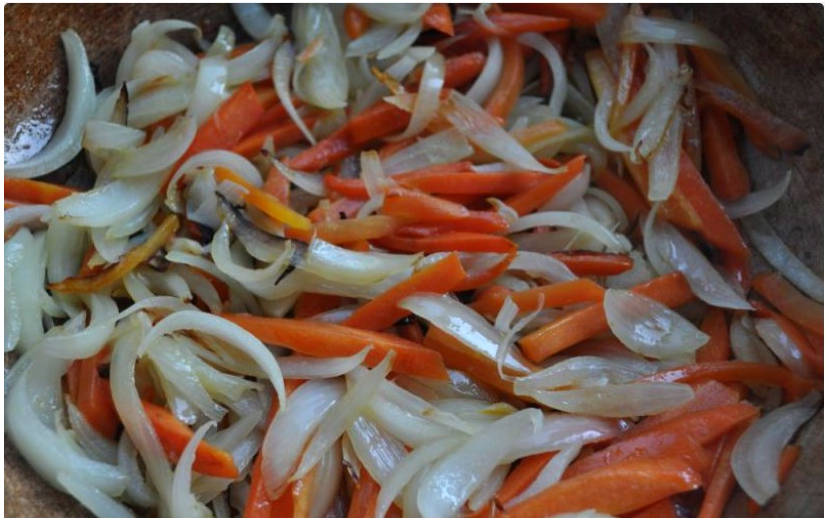 Горячий салат с кальмарами