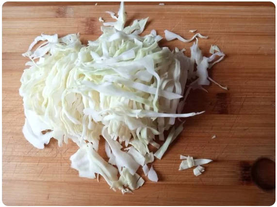 Витаминный салат с капустой и огурцом Витаминный салат с капустой и огурцом