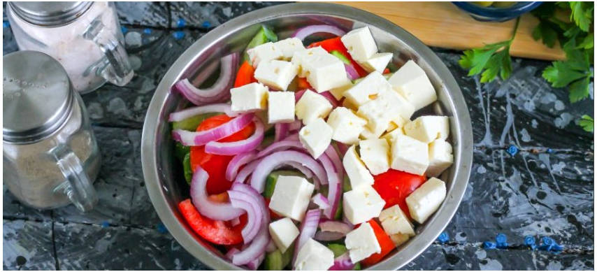 Греческий салат с сиртаки