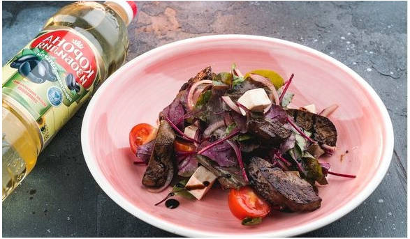 Горячий салат с куриной печенью