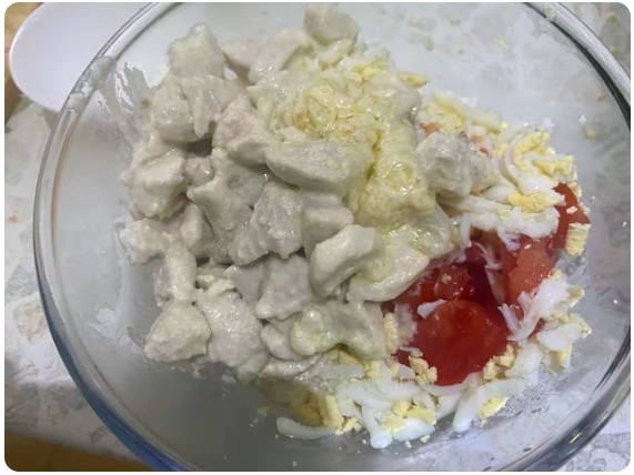 Горячий салат с куриной грудкой