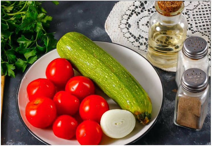Горячий салат с кабачками