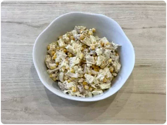 Гавайский салат с курицей и ананасами
