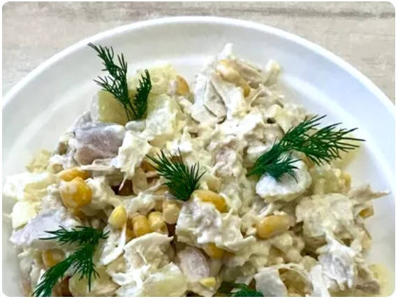 Гавайский салат с курицей и ананасами