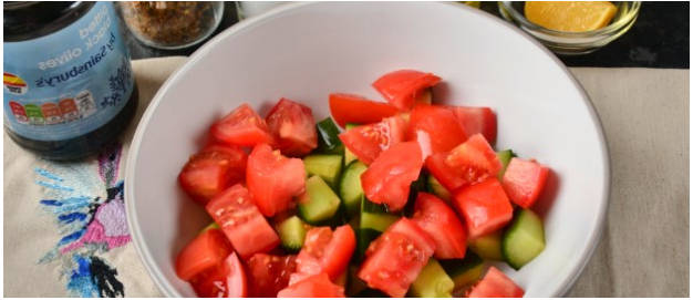 Классический греческий салат с фетаксой