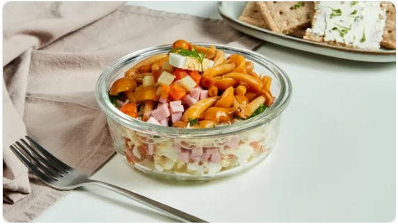 Салат «Грибная поляна» с опята и ветчиной