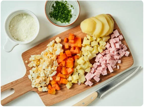 Салат «Грибная поляна» с опята и ветчиной