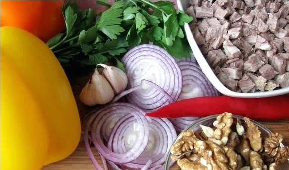 Грузинский салат с мясом