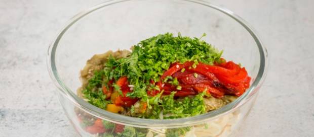 Грузинский салат с курицей и луком