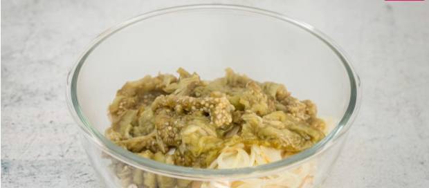 Грузинский салат с курицей и луком