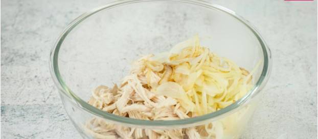 Грузинский салат с курицей и луком