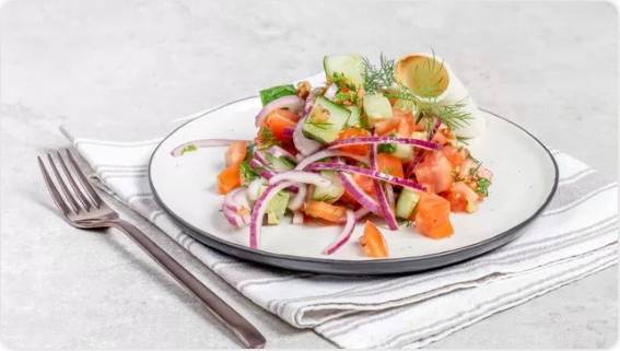 Грузинский овощной салат с грецкими орехами