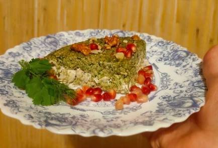 Грузинский салат с курицей и грецкими орехами