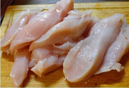 Грузинский салат с курицей и грецкими орехами
