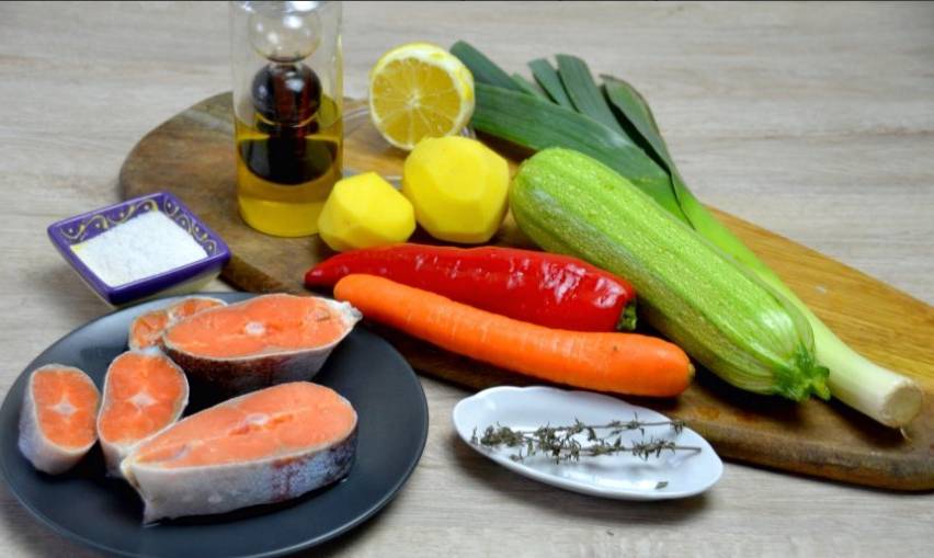 Стейки форели с овощами в фольге в духовке