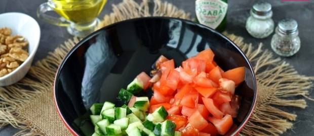 Грузинский салат с орехами