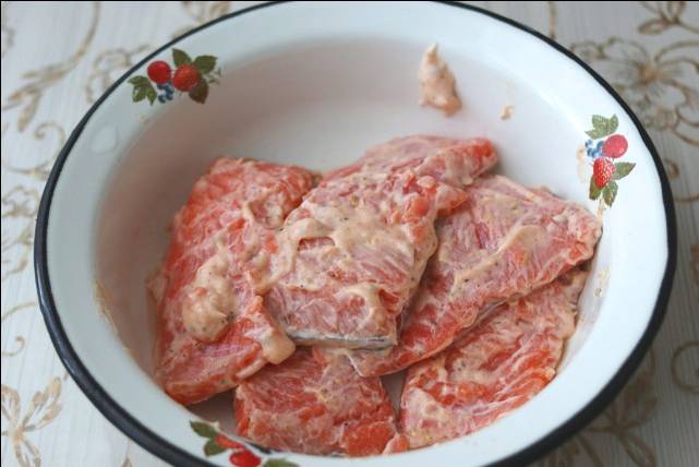 Стейки форели с картошкой в духовке