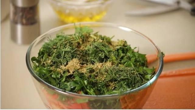 Форель целиком с овощами в духовке 