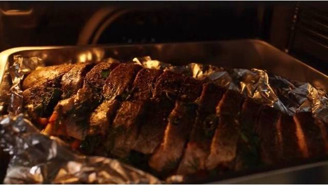 Форель целиком с овощами в духовке 