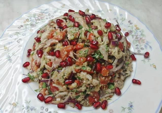 Грузинский салат с баклажанами и курицей