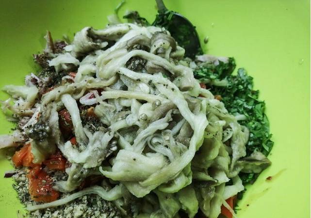 Грузинский салат с баклажанами и курицей