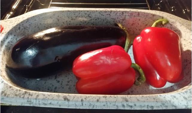 Грузинский салат с баклажанами и курицей