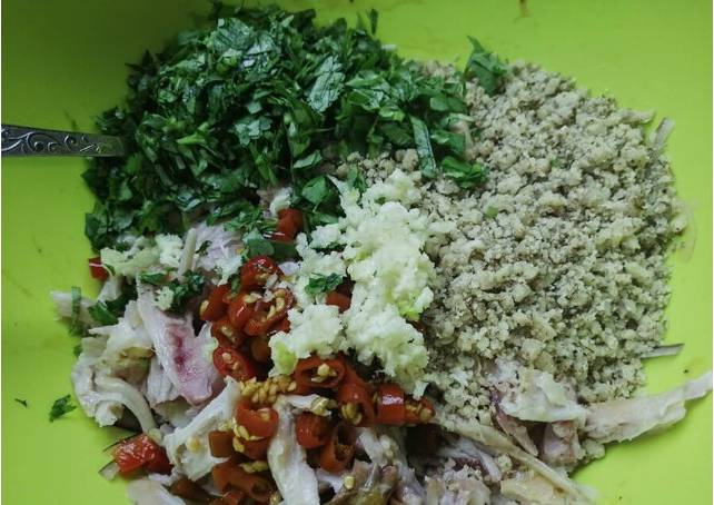 Грузинский салат с баклажанами и курицей