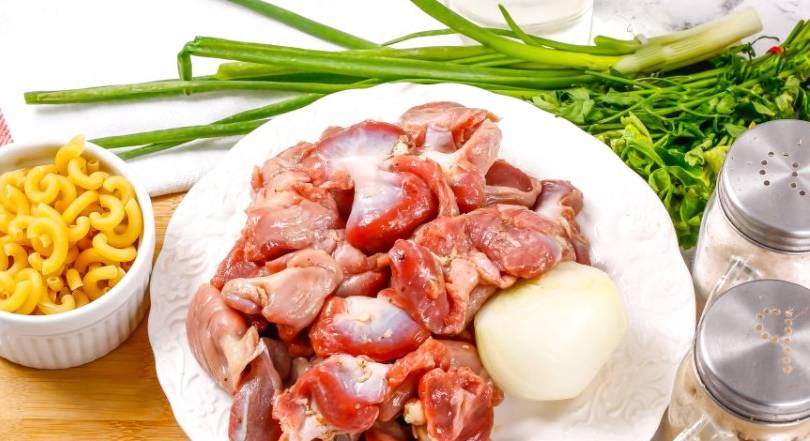 Куриные желудки с макаронами