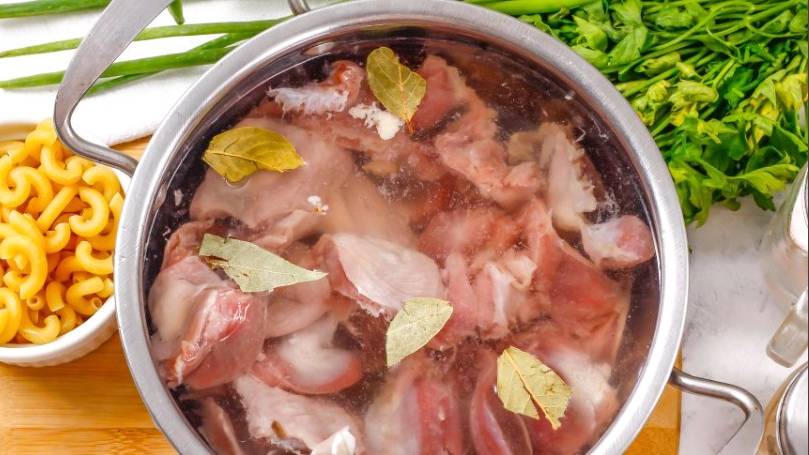 Куриные желудки с макаронами