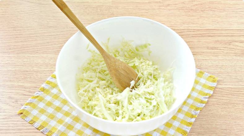 Крабовый салат с белокочанной капустой