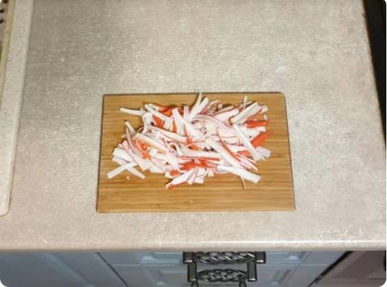 Крабовый салат с корейской морковкой и плавленым сыром