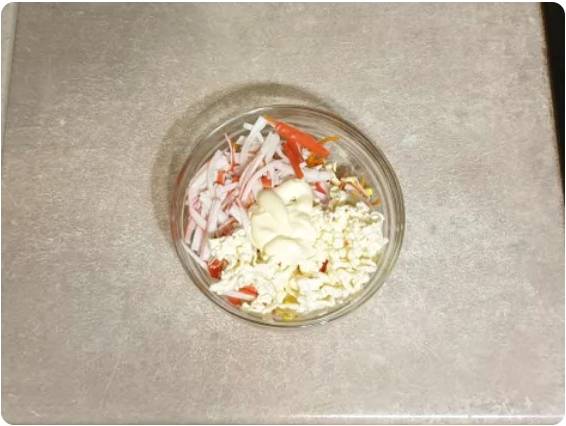 Крабовый салат с корейской морковкой и плавленым сыром