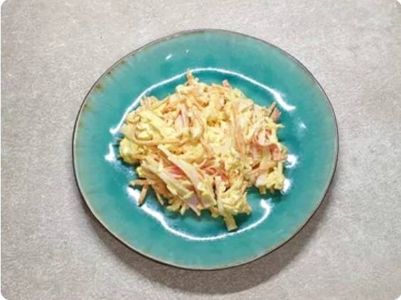 Крабовый салат с корейской морковкой и плавленым сыром
