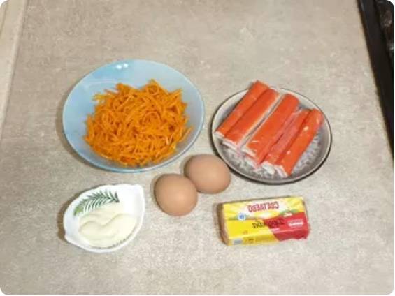 Крабовый салат с корейской морковкой и плавленым сыром