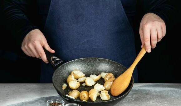 Картофельный салат с колбасками
