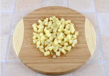 Крабовый салат с ананасом и кукурузой