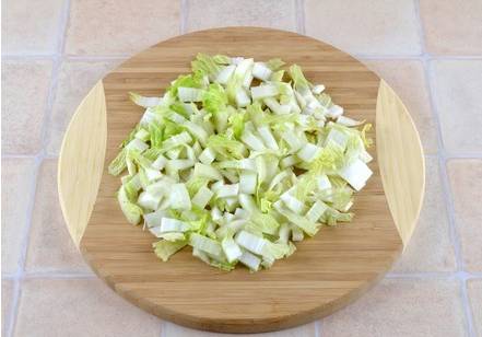 Крабовый салат с ананасом и кукурузой