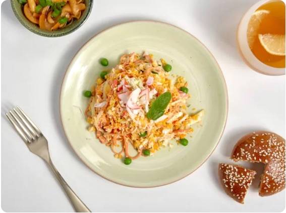 Крабовый салат с корейской морковкой и кукурузой