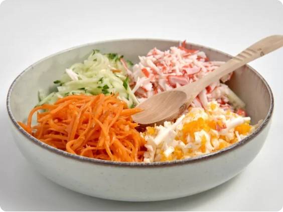 Крабовый салат с корейской морковкой и кукурузой