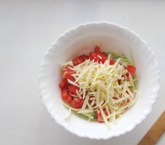 Салат «Муравейник» с курицей и картофельной соломкой