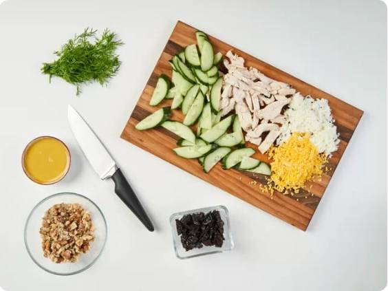 Салат «Нежность» с курицей и черносливом