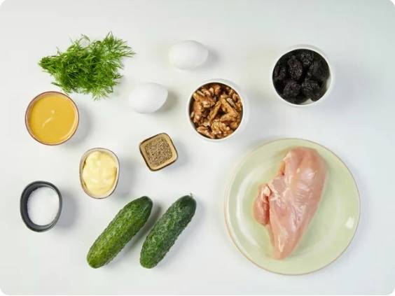 Салат «Нежность» с курицей и черносливом