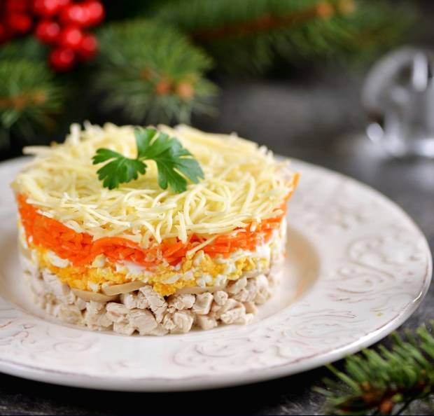 Салат «Мужские слезы» с курицей, грибами и корейской морковью