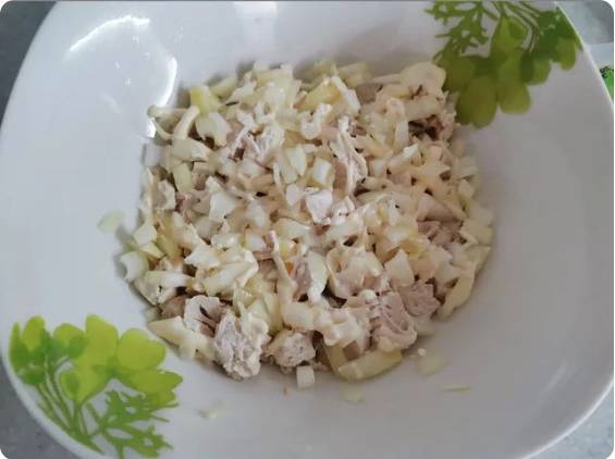 Салат «Мужские слезы» с курицей и грибами