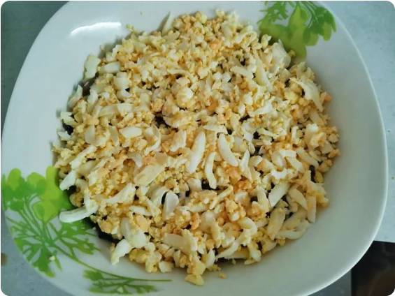 Салат «Мужские слезы» с курицей и грибами