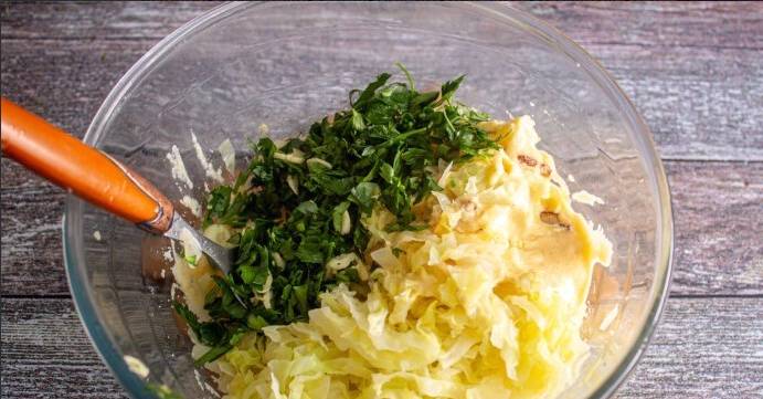 Капустные котлеты с манкой на сковороде