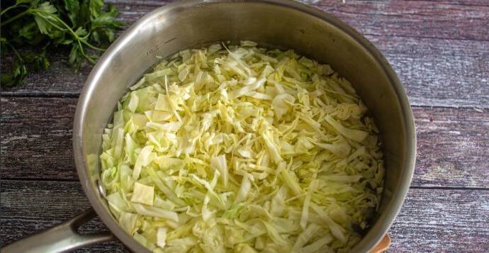 Капустные котлеты с манкой на сковороде