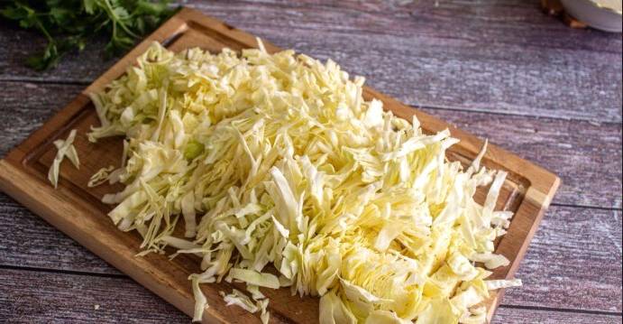 Капустные котлеты с манкой на сковороде