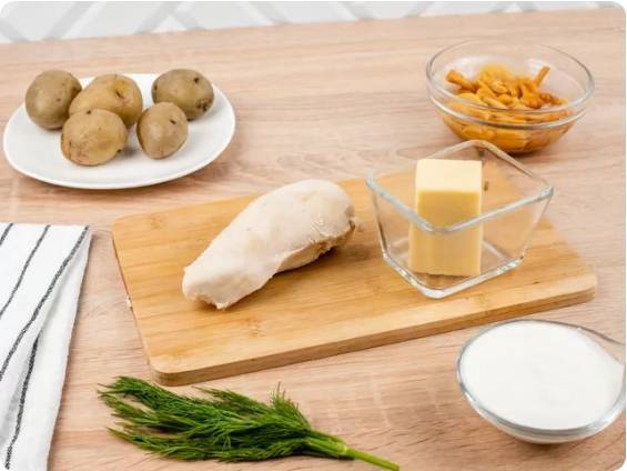 Салат «Лесная поляна» с опятами и курицей